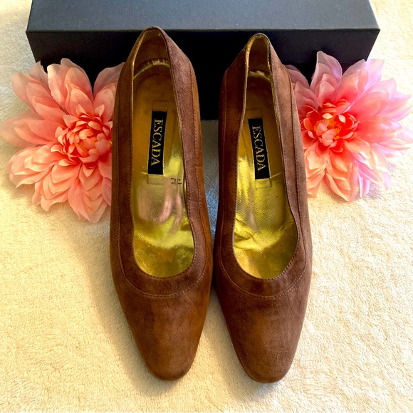 Vintage ESCADA Brown Suede Heels - Picture 4 of 16